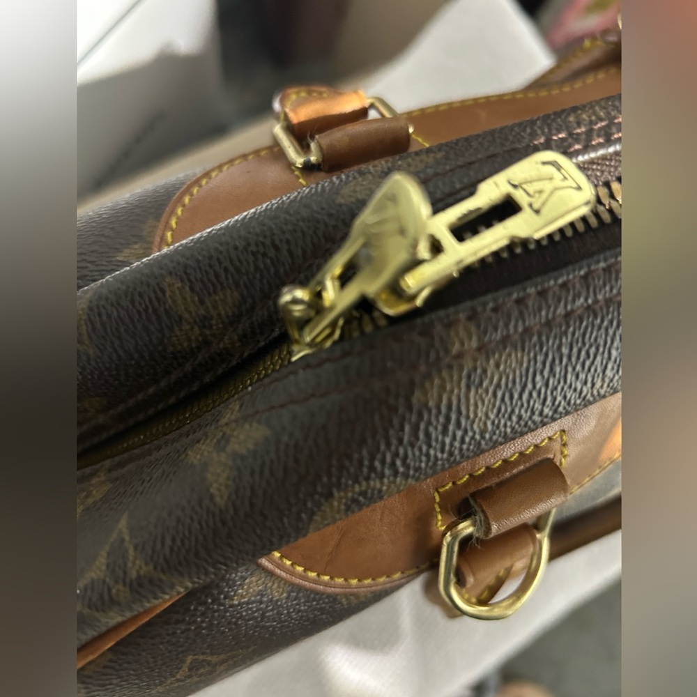 Louis Vuitton Monogram Canvas Handbag - Picture 15 of 16